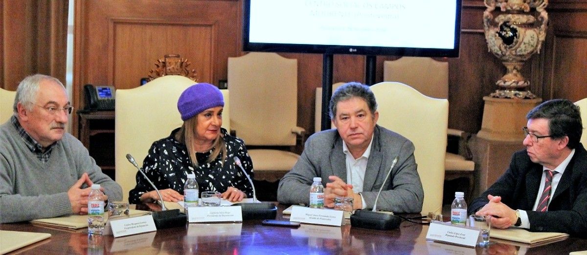 César Mosquera, Carmela Silva, Miguel Anxo Fernández Lores e Carlos Font na sinatura do convenio