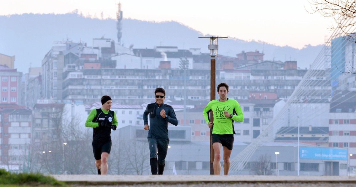 Pablo Dapena e Javi Gómez Noya adestrando en Pontevedra