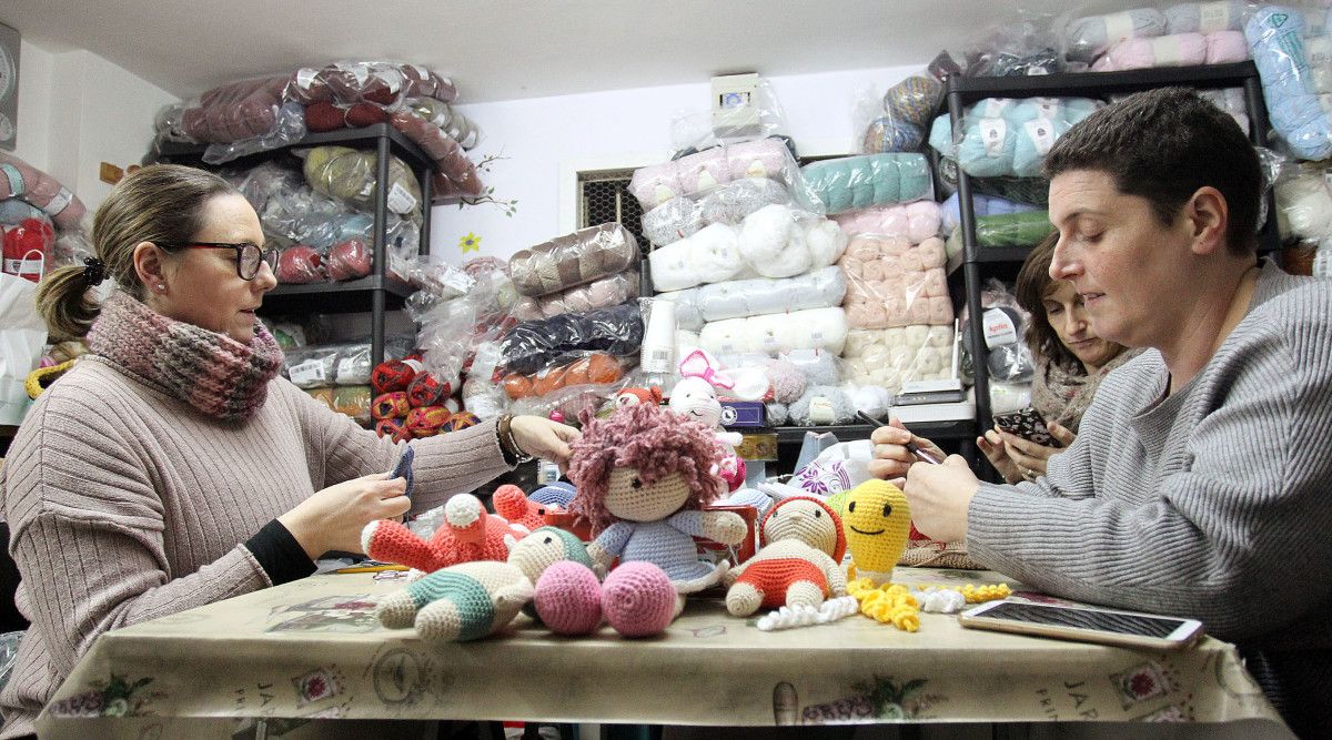 Bonecos de gancho para que os Reis Magos entreguen aos nenos ingresados no Hospital Provincial