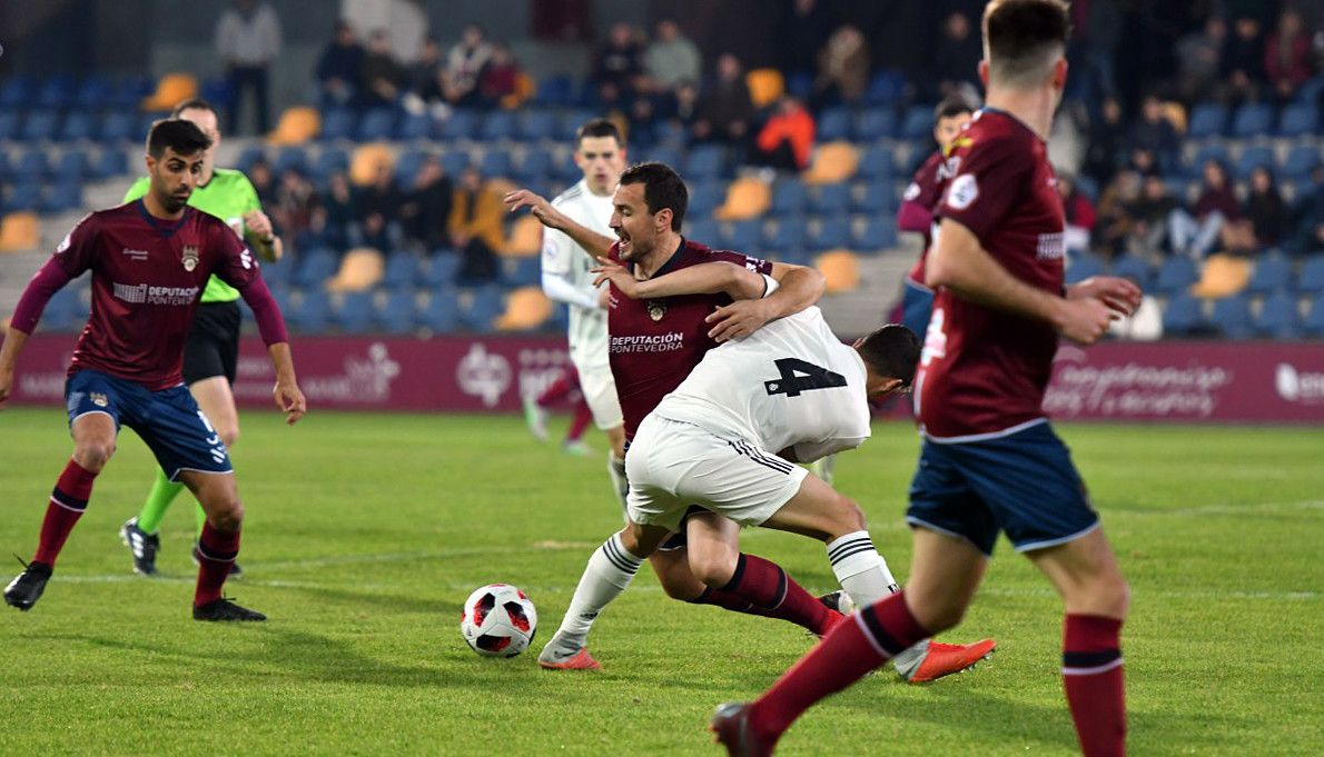 Partido entre Pontevedra y Real Madrid Castilla en Pasarón