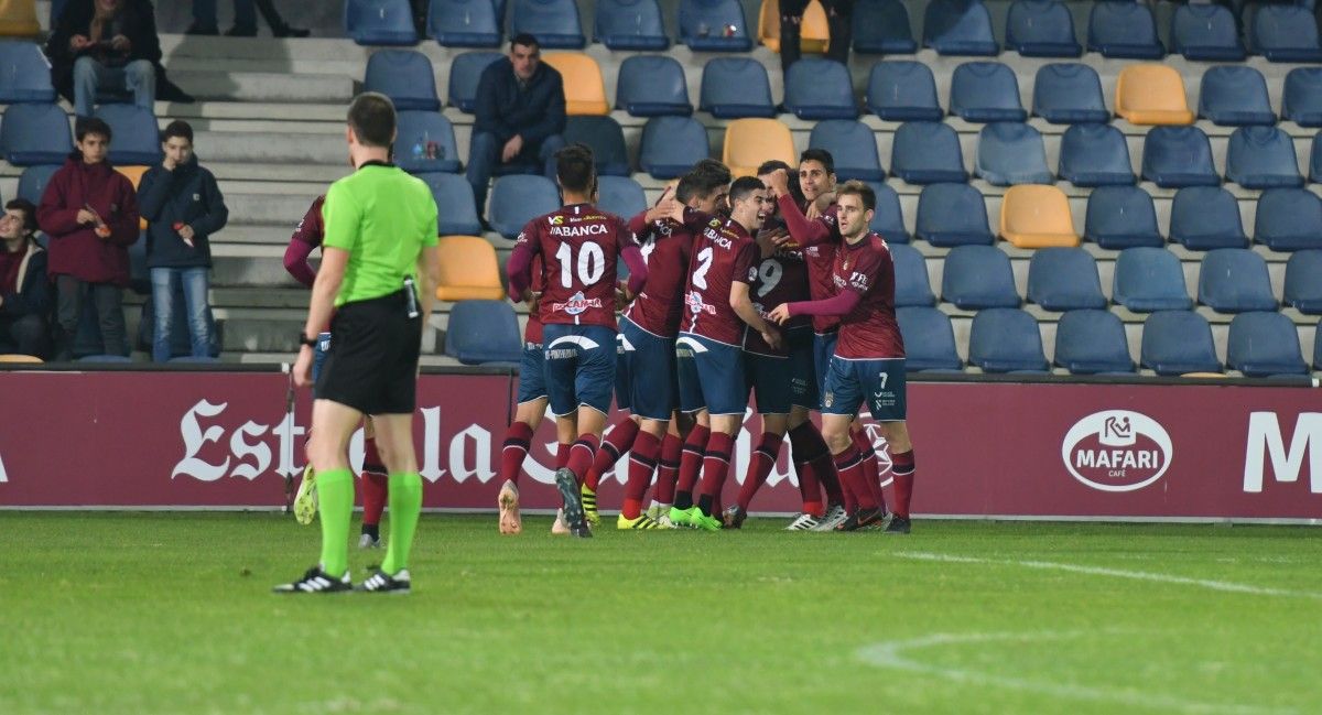 Partido entre Pontevedra y Real Madrid Castilla en Pasarón