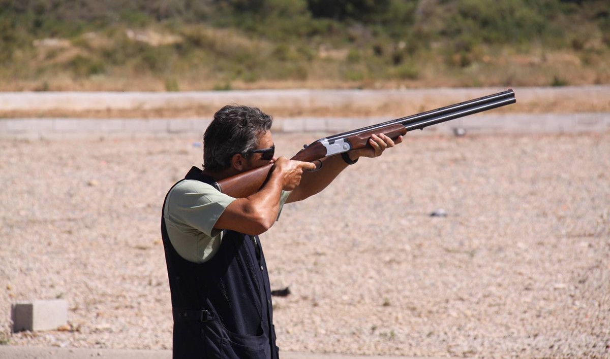 Participante dun campionato de tiro 
