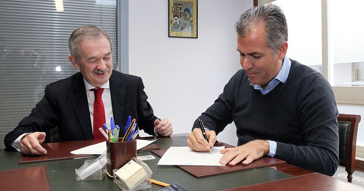 Rafa Domínguez asinou ante notario doce promesas electorais destinadas ao rural 