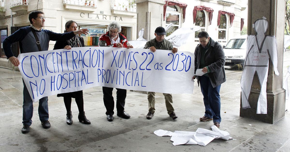 Acto de protesta de la Plataforma SOS Sanidade Pública por el cierre de camas