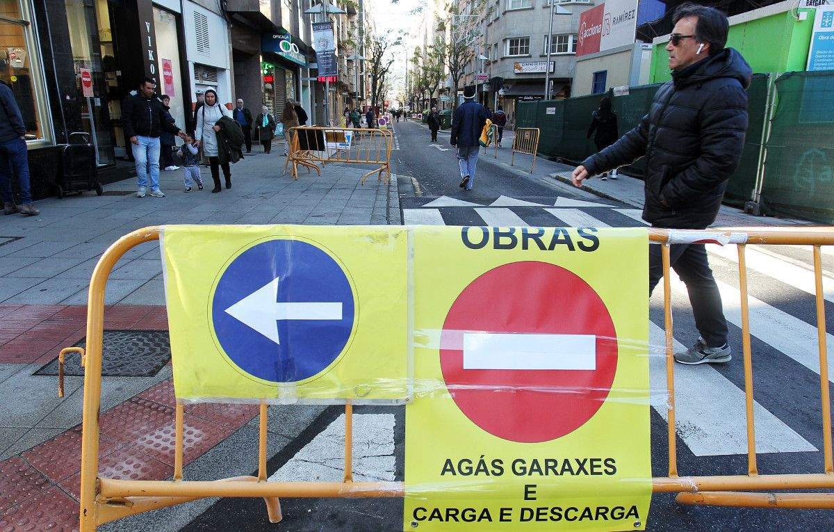 Peche dun tramo da rúa Benito Corbal por obras