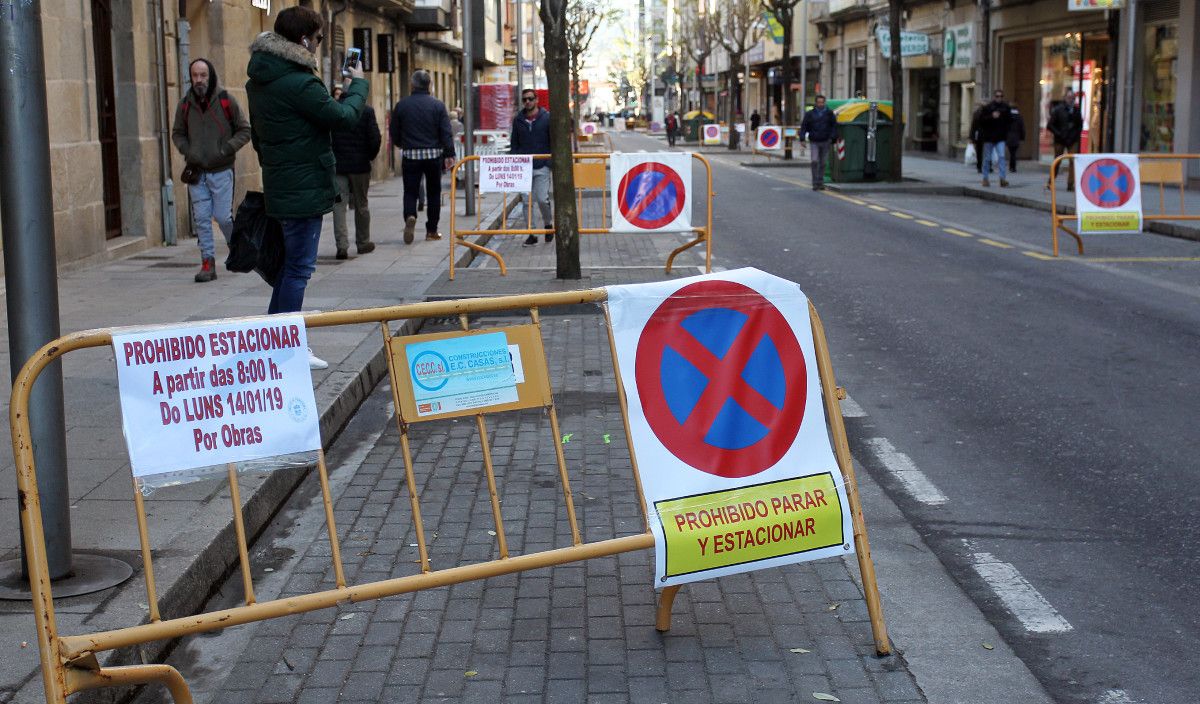 Primer día del cierre de un tramo de la calle Benito Corbal por obras