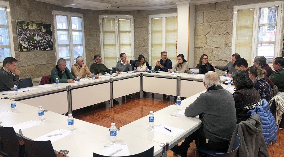 Reunión no PP con veciños de Bora e Xeve pola A-57