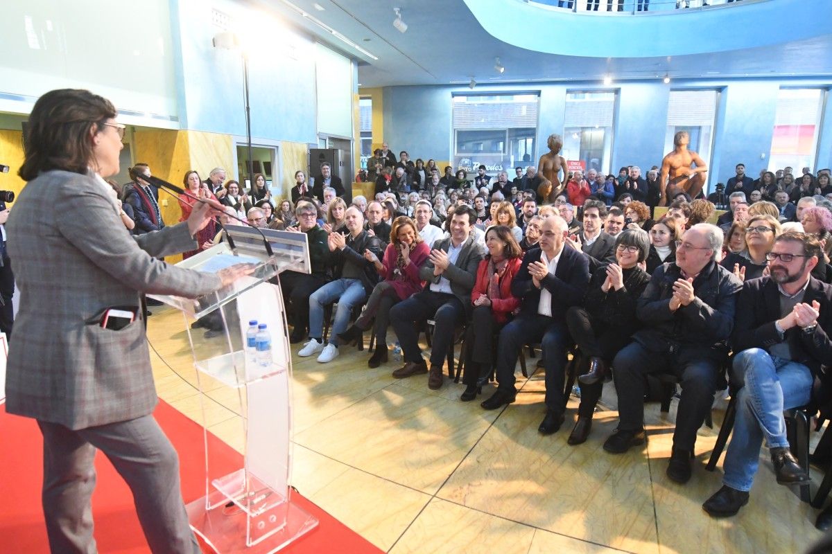 Margarita Robles participa nun encontro coa cidadanía do PSOE de Pontevedra en Afundación