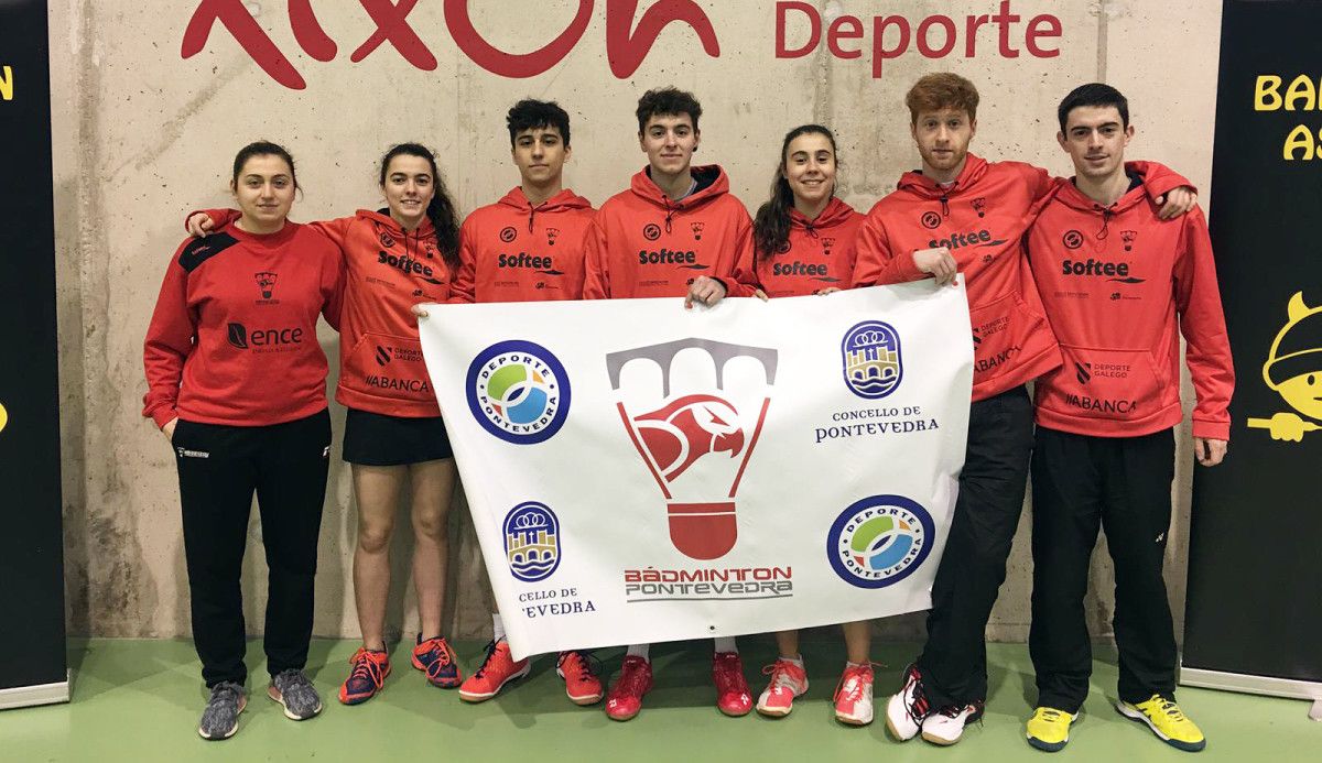 Equipo del Bádminton Ravachol Pontevedra en la jornada de liga en Gijón