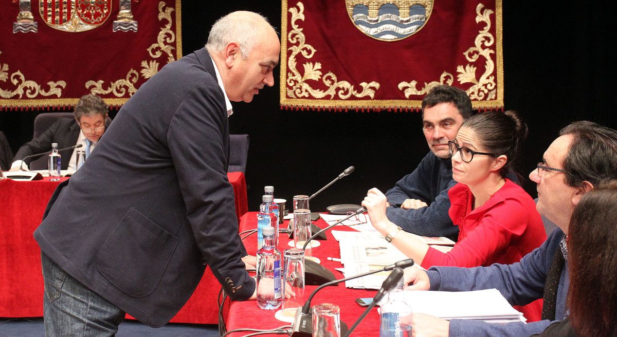 Tino Fernández, falando con edís do BNG no pleno