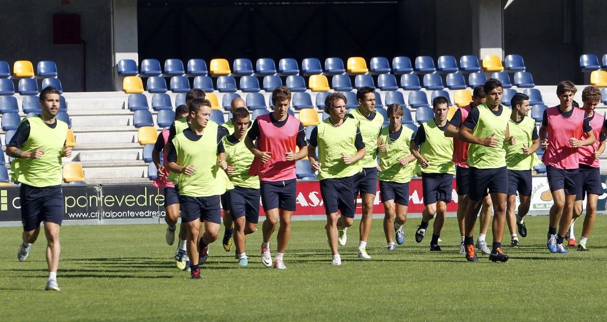 Adestramento do Pontevedra en Pasarón