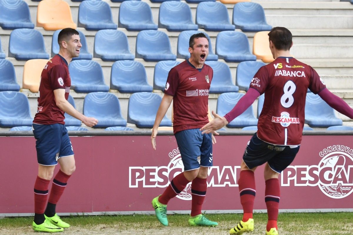 Partido entre Pontevedra e Navalcarnero en Pasarón