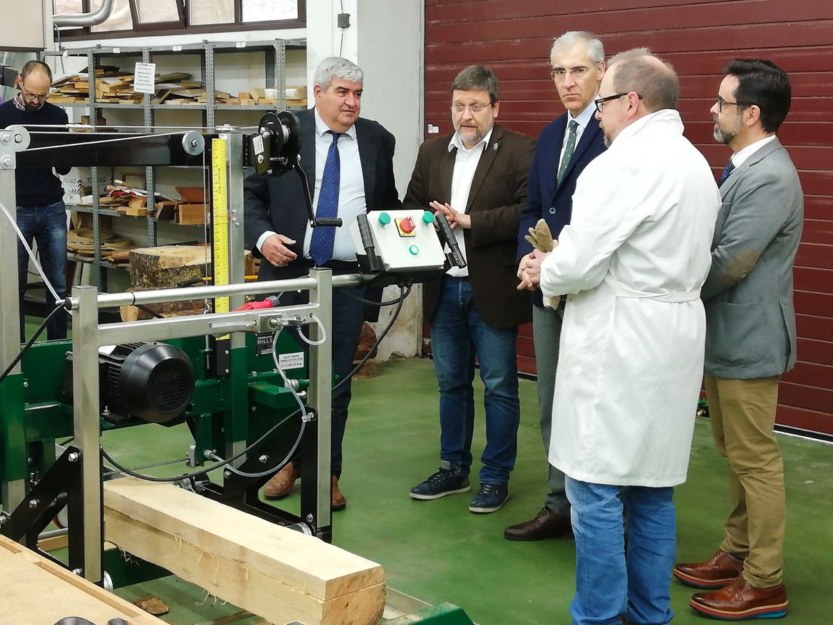 Visita do conselleiro de Industria á Escola de Enxeñaría Forestal
