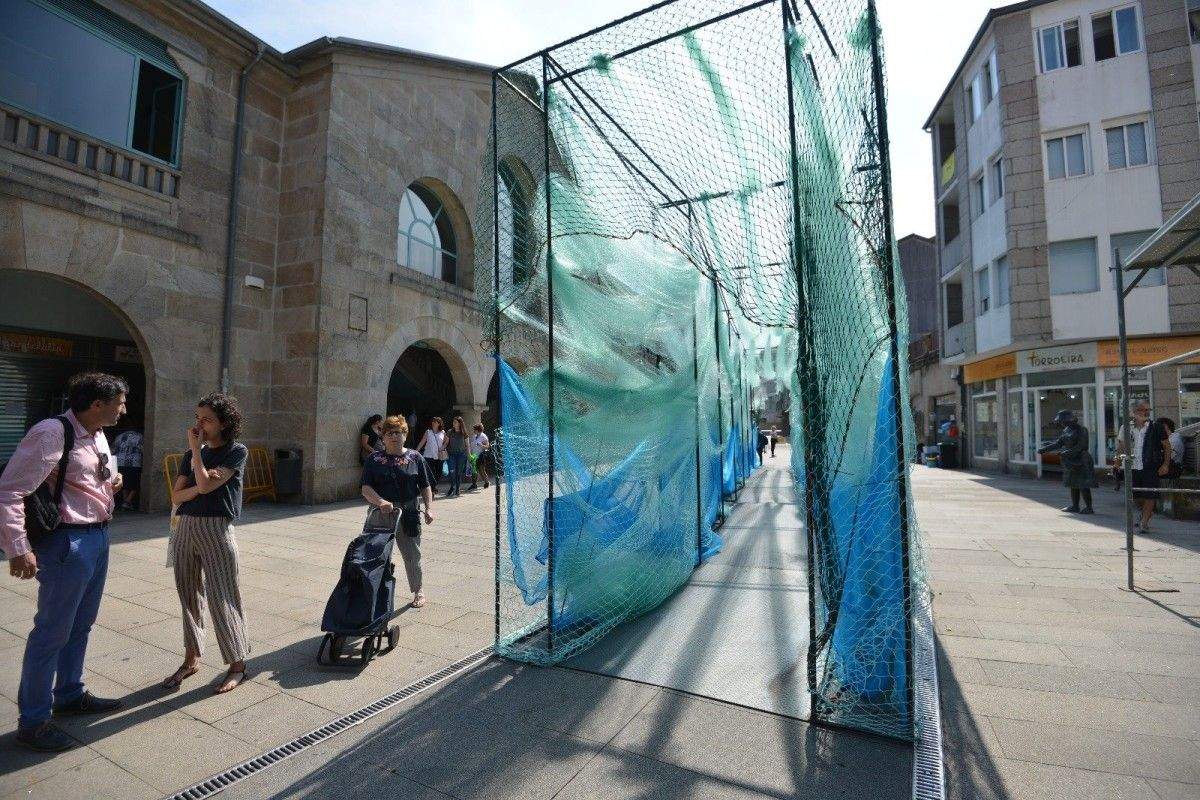 Instalación "La Muralla del Mar" frente al Mercado de Abastos