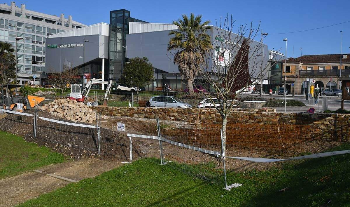 Treito en obras na parte final da rúa Gorgullón