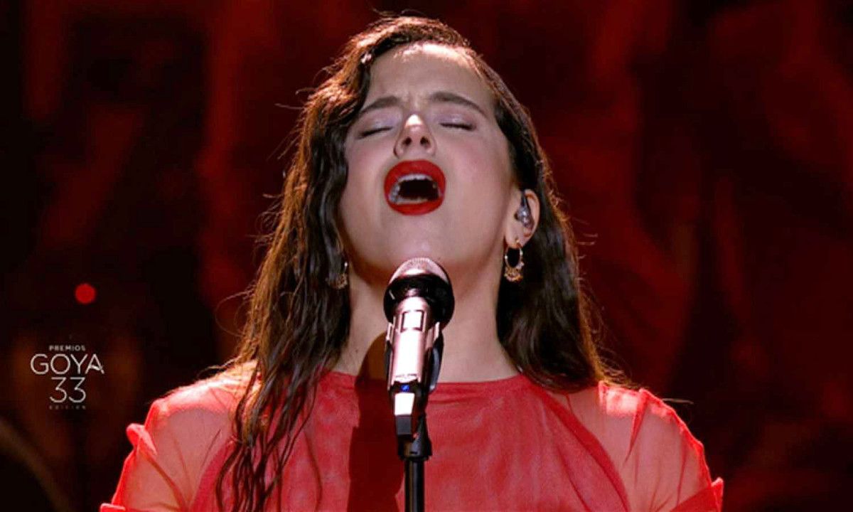 Rosalía durante su actuación en la Gala de los Premios Goya 2019