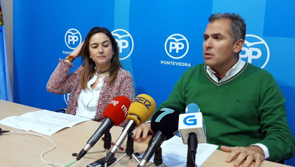 Pepa Pardo, xefa de campaña do PP local, con Rafa Domínguez, candidato