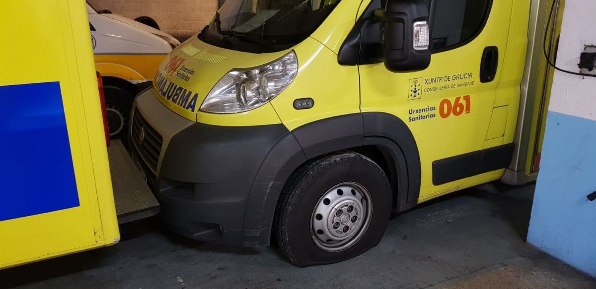 Ambulancia con daños en Vigo