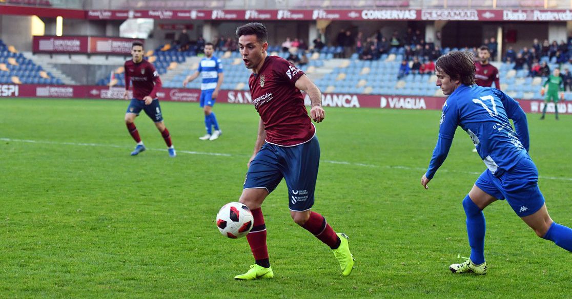 Álvaro Bustos, en el partido entre Pontevedra e Internacional de Madrid en Pasarón