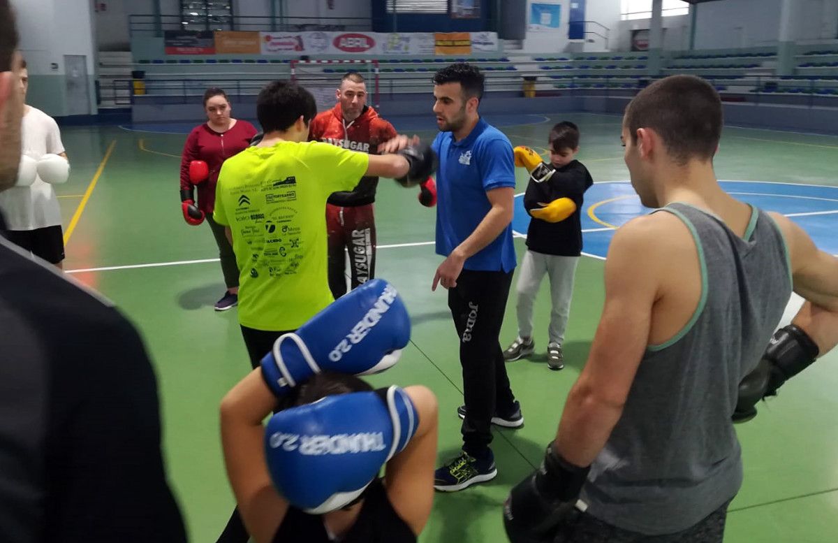 Jornada de tecnificación de boxeo en el pabellón de A Cañota