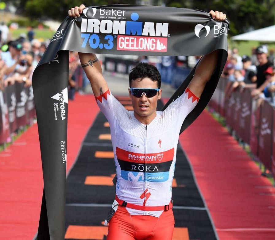Gómez Noya en la línea del meta del Ironman 70.3 de Geelong