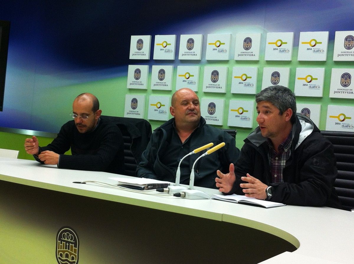 Miguel Filgueira en la presentación de las primeras 'andainas' para perros