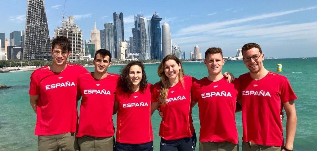 Carla Goyanes (terceira pola esquerda) co Equipo Nacional Absoluto en Doha