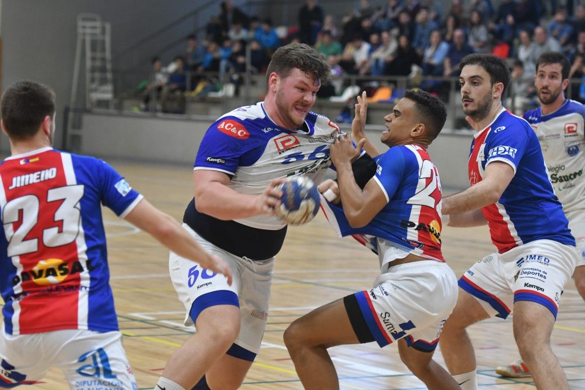 Daniel Ramos, no partido entre o Club Cisne Balonmán e Agustinos Alicante no CGTD