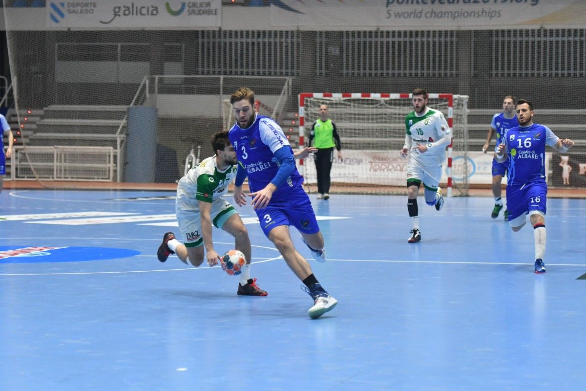Partido entre o Teucro e o Anaitasuna no Municipal de Pontevedra