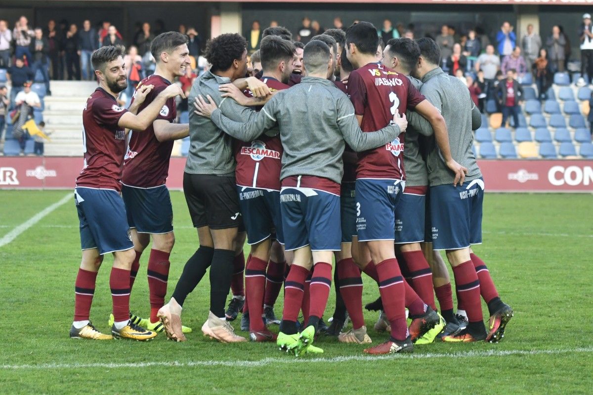 Partido entre Pontevedra e Fuenlabrada en Pasarón