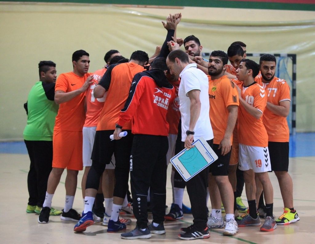 Quique Domínguez, nun partido do Mudhar en Arabia Saudita
