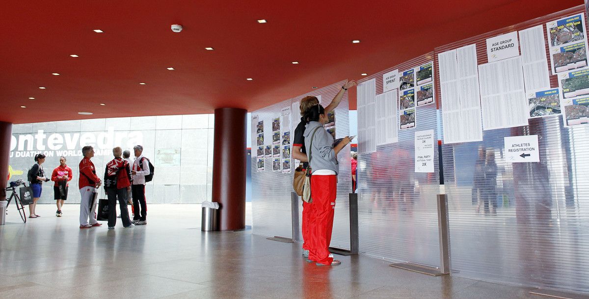 Deportistas na oficina do Mundial no Pazo da Cultura Deportistas na oficina do Mundial no Pazo da Cultura