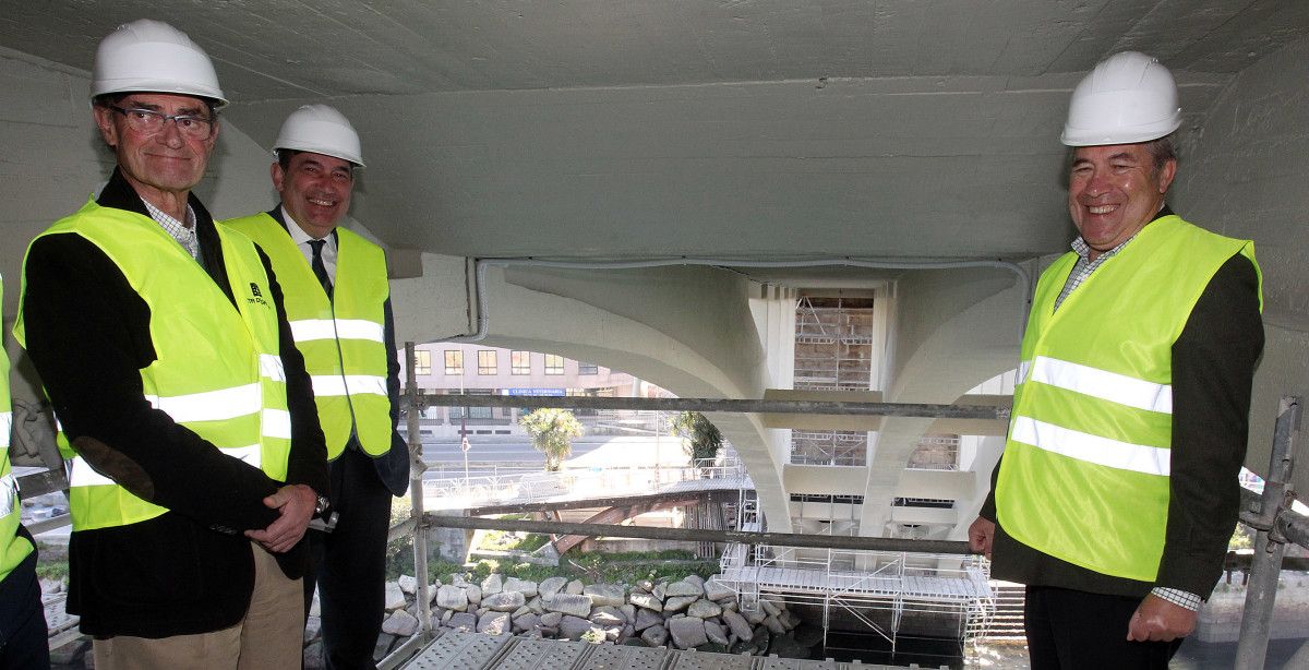 Visita dos operarios ás obras da ponte da Barca