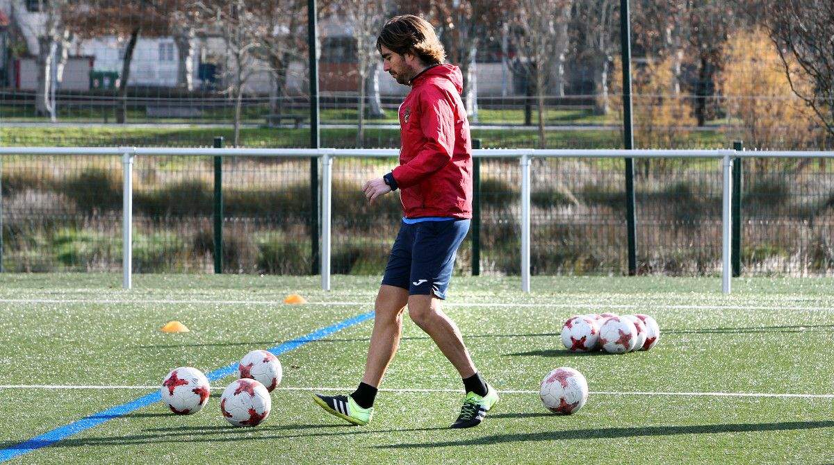 Luismi, en un entrenamiento del Pontevedra en A Xunqueira