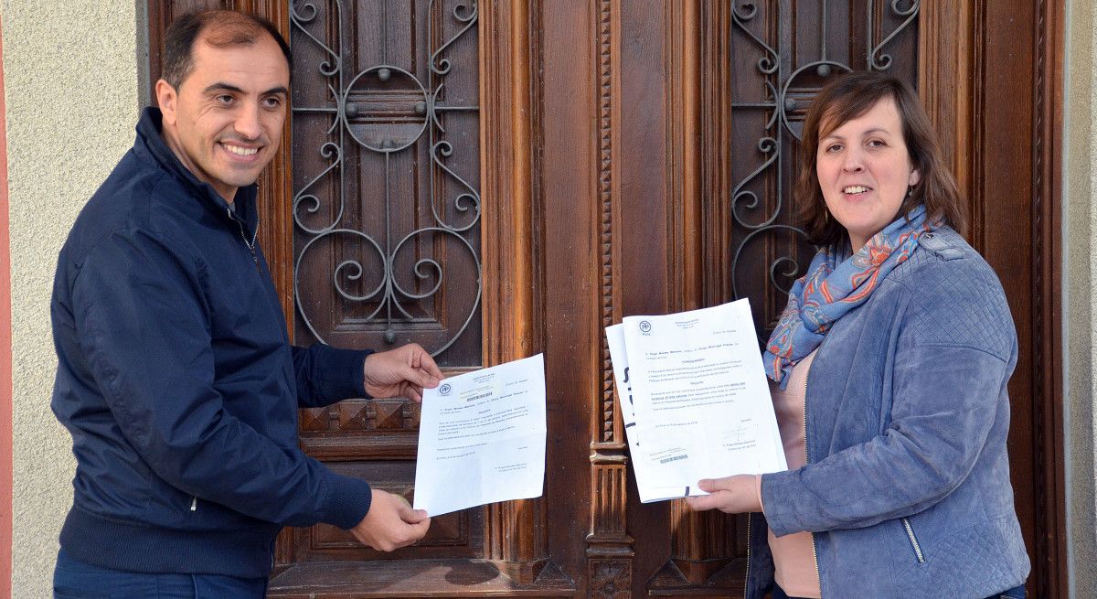 Ángel Moldes y Rocío Cochón a las puertas del Pazo Besada