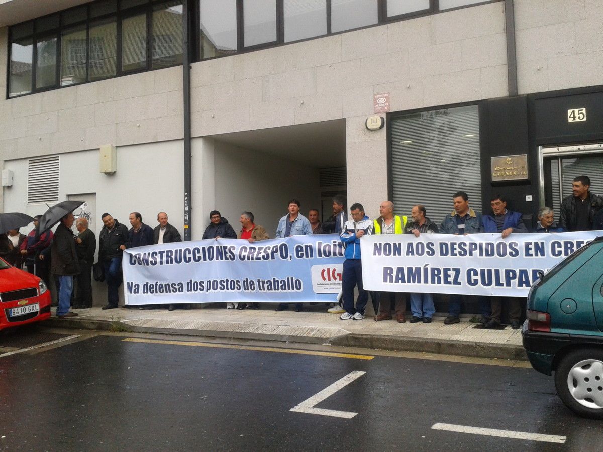 Concentración de los trabajadores de Construcciones Crespo