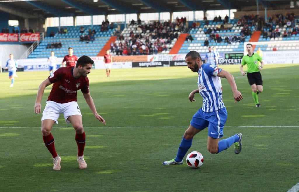 Partido entre Ponferradina y Pontevedra en El Toralín