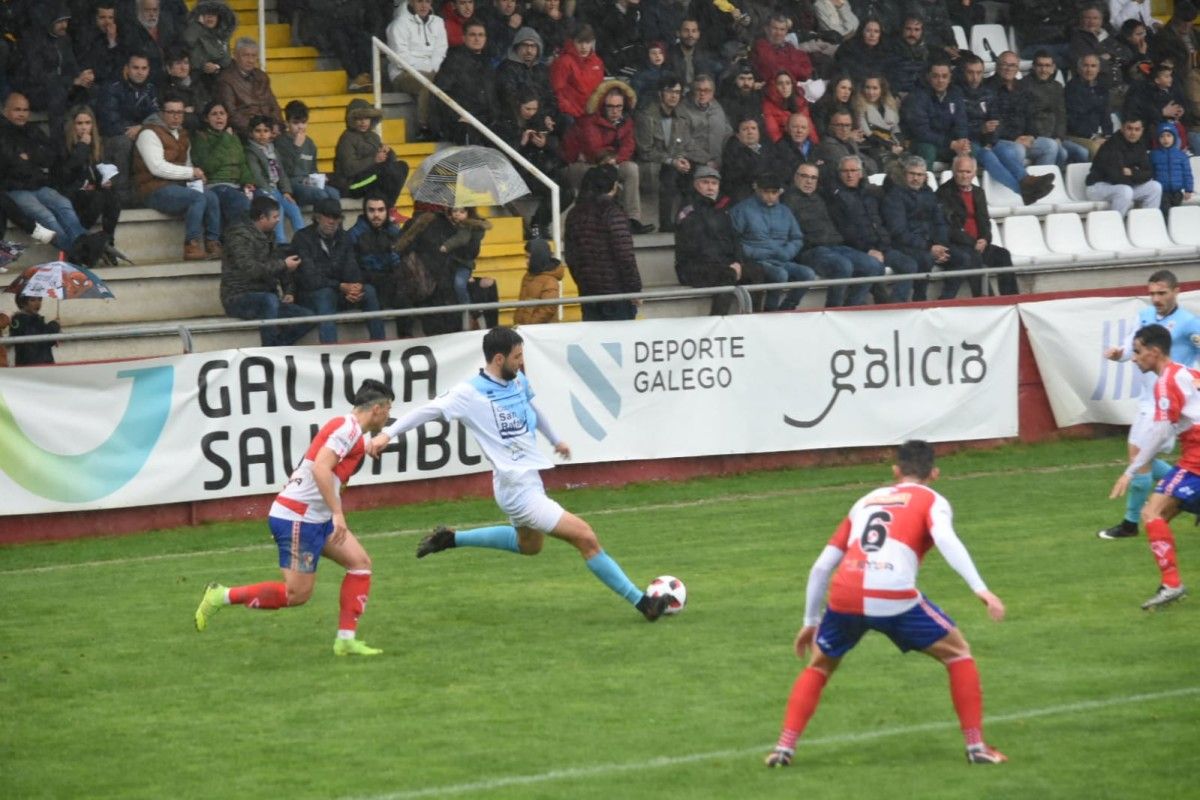 Partido entre Arosa y Compostela en A Lomba