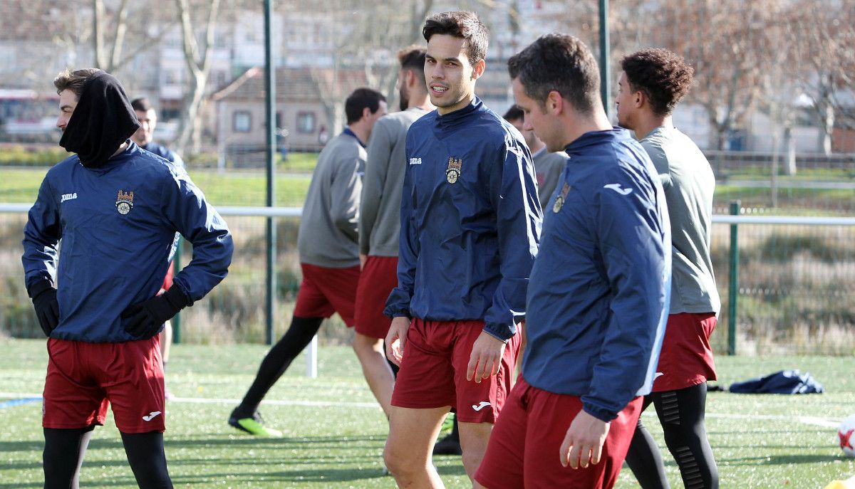 Pedro Vázquez (izquierda) y Borja Domínguez (centro) en un entrenamiento del Pontevedra