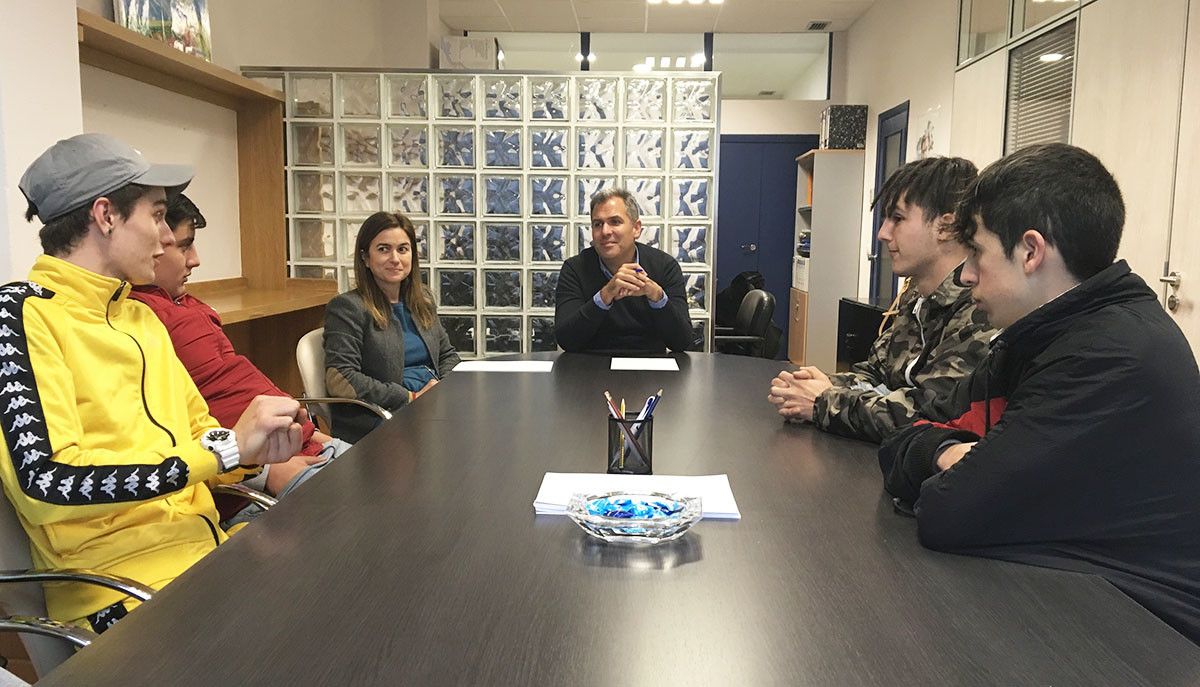 Xuntanza de Rafa Domínguez con colectivos de skaters