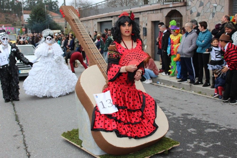 Desfile do Entroido en A Lama