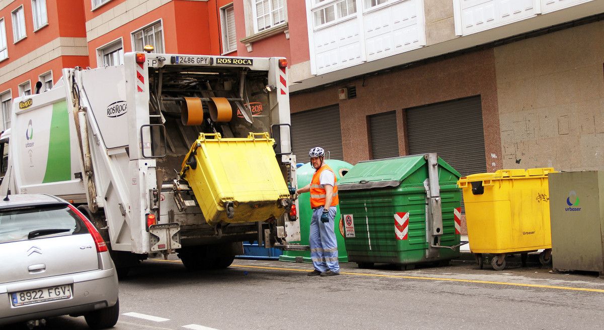 Recollida de contedores en Marín (arquivo)