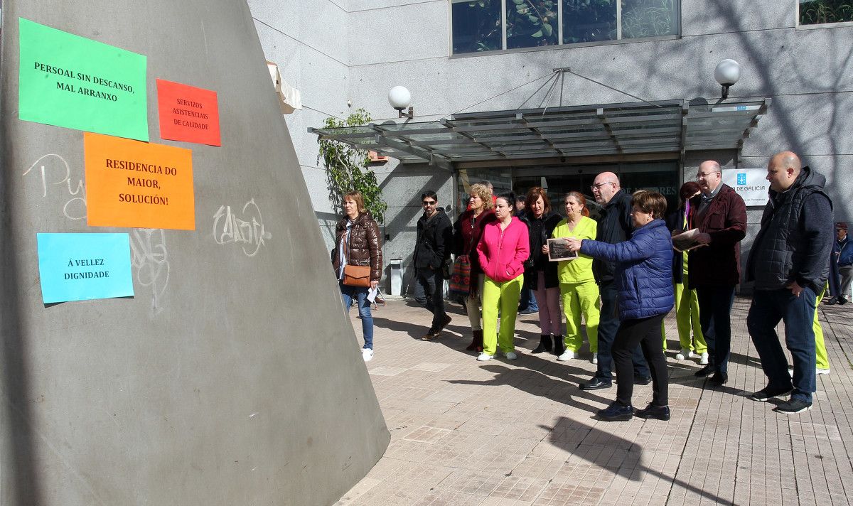 Protesta do persoal da Residencia de Maiores de Campolongo