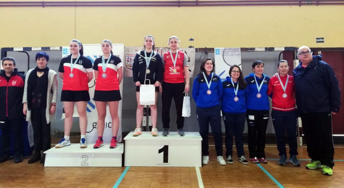 Podio del Campeonato Gallego Absoluto de Bádminton