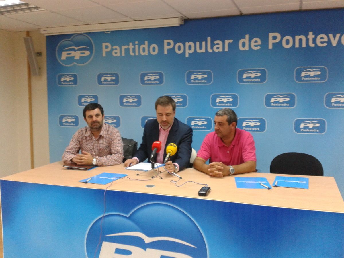 Ramón Vidal, de UGT; Jacobo Moreira, portavoz local del PP y José Manuel Moledo, presidente del comité de empresa de Tafisa