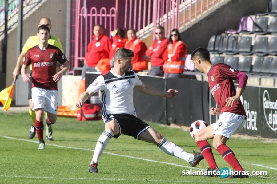 Partido entre Salamanca CF UDS y Pontevedra CF en El Helmático