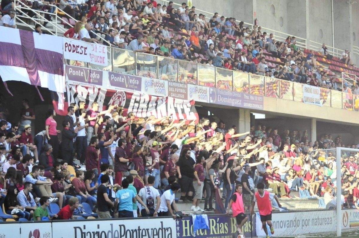 Aspecto das bancadas de Pasarón no Pontevedra-Atlético Granadilla