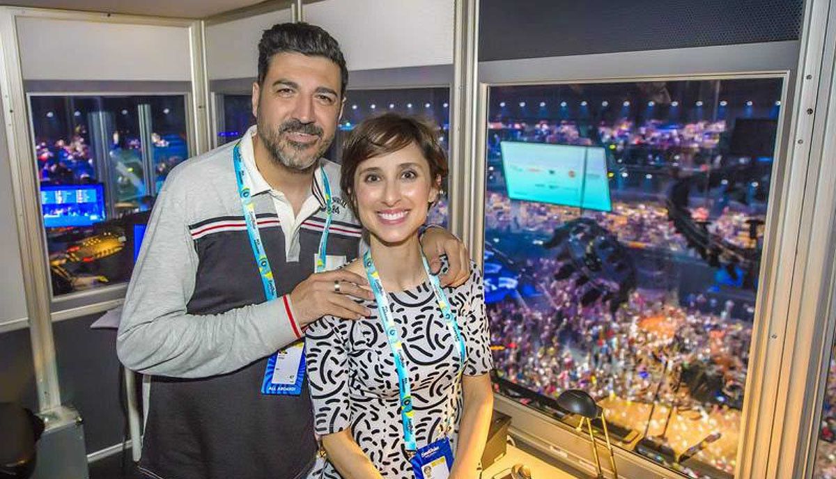 Tony Aguilar y Julia Varela, en la cabina de comentaristas de Eurovisión