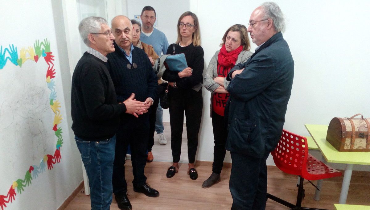 Representantes do PSOE visitan a sede da asociación Down 'Xuntos'