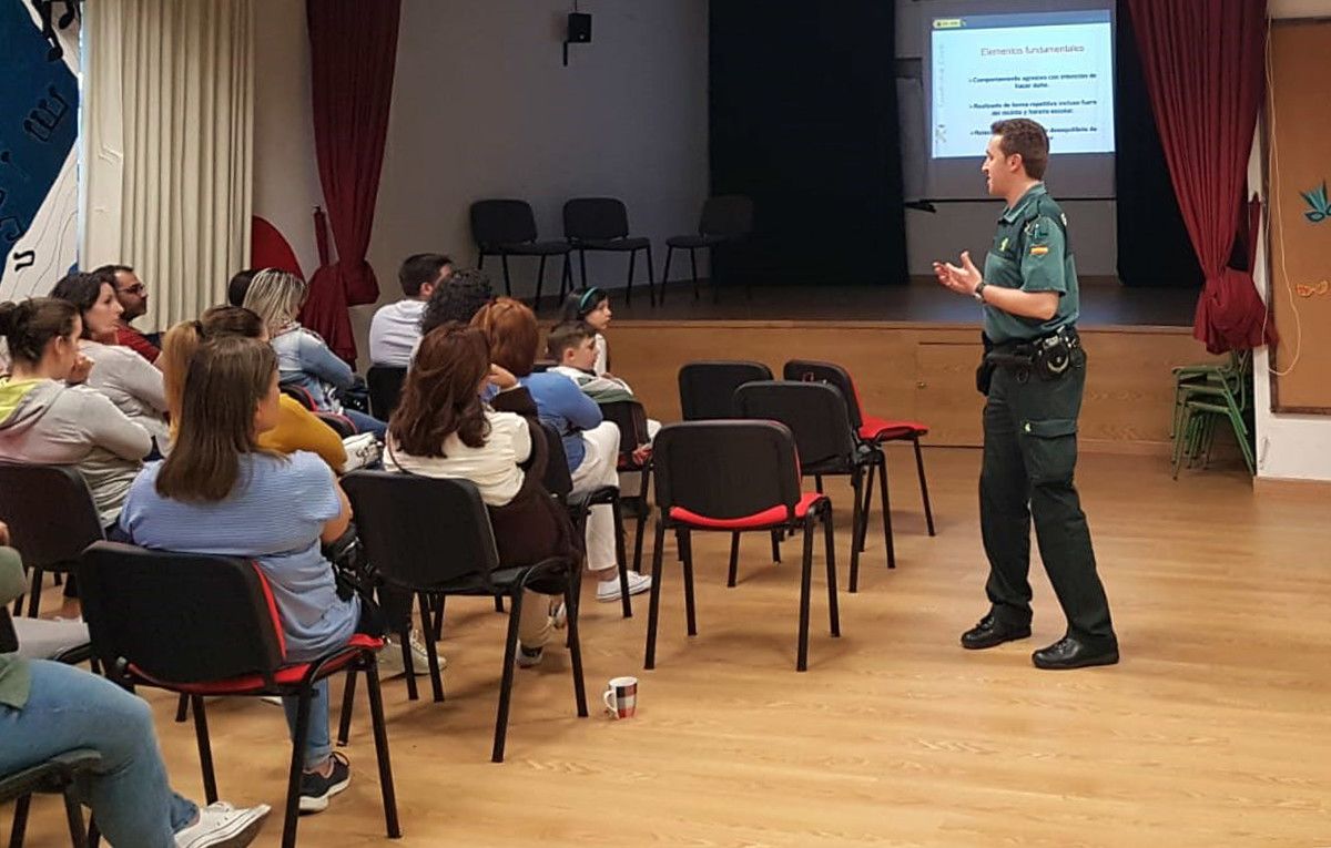 Actividade do Plan Director da Garda Civil no CEIP Pedro Antonio Cerviño